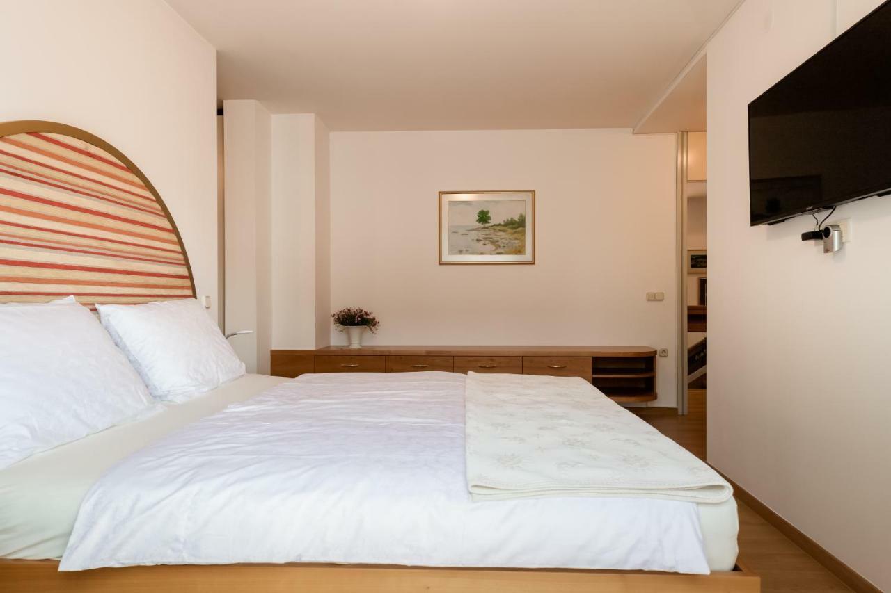 Rozna Dolina Apartment Ljubljana Eksteriør billede